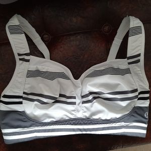 Lululemon Ta Ta tamer II size 34DD